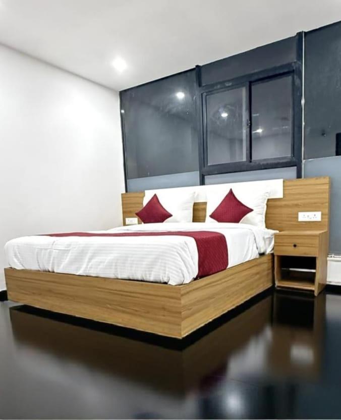 Modern Town Hotel New Delhi Bagian luar foto